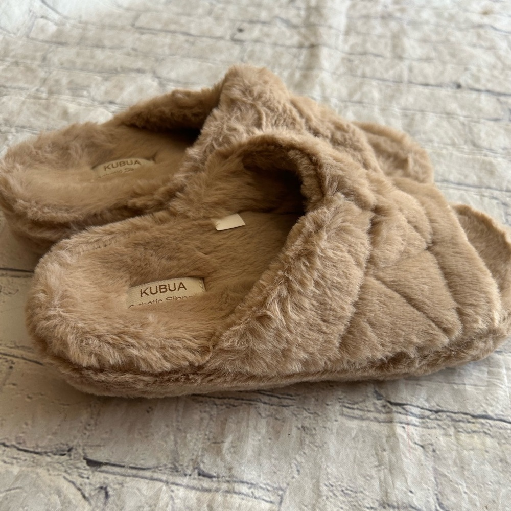 KUBUA ORTHOTIC BEIGE TAN PLUSH WOMEN’S SLIPPERS SIZE 8 INDOOR/OUTDOOR